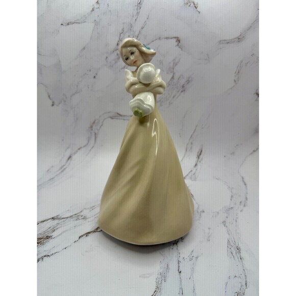 Royal Doulton ''Dreaming'' HN3133 Lady Figurine Reflections Collection - Picture 1 of 11